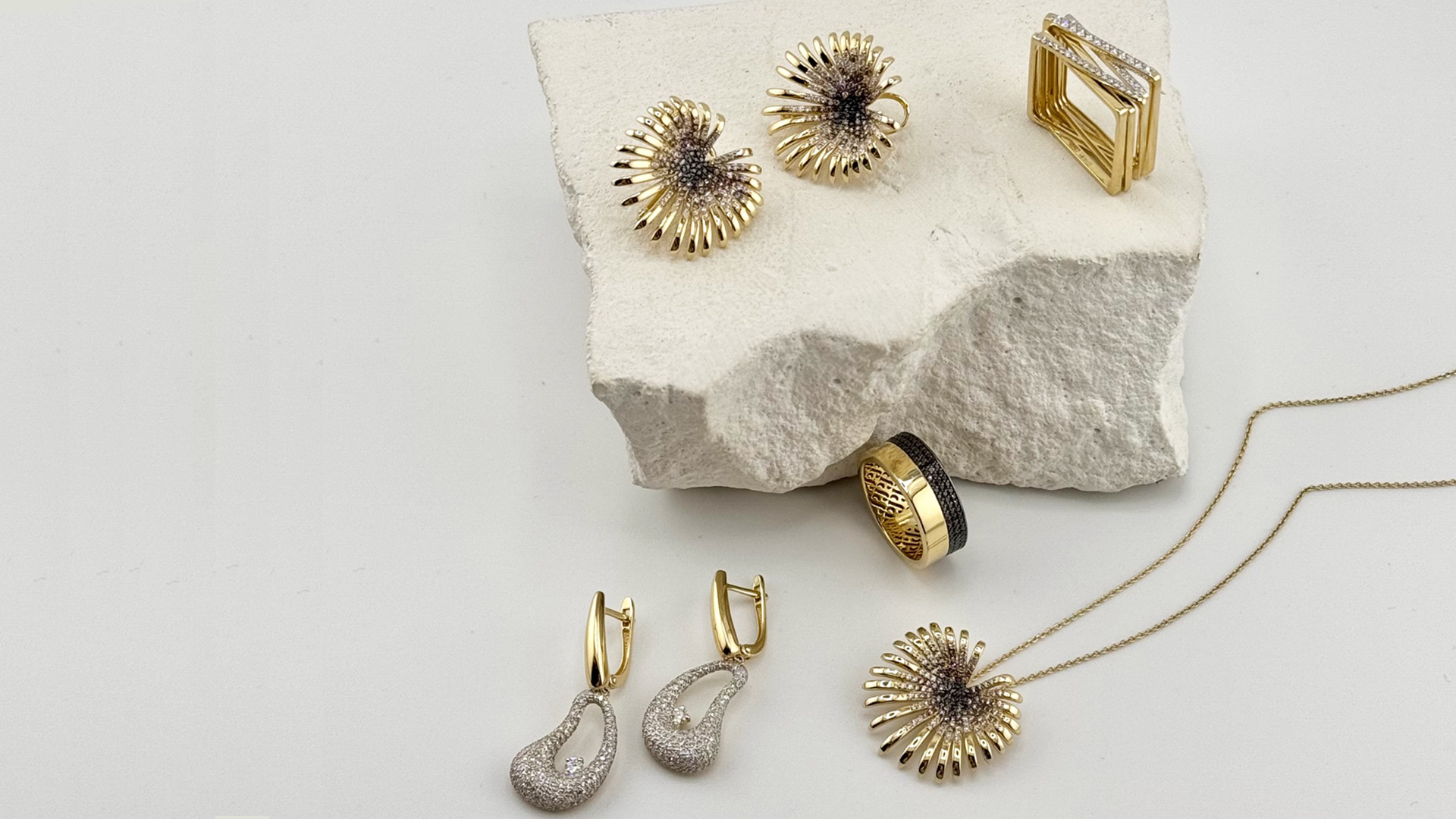 Ювелирная выставка в салонах ORO Ювелирная выставка в салонах ORO