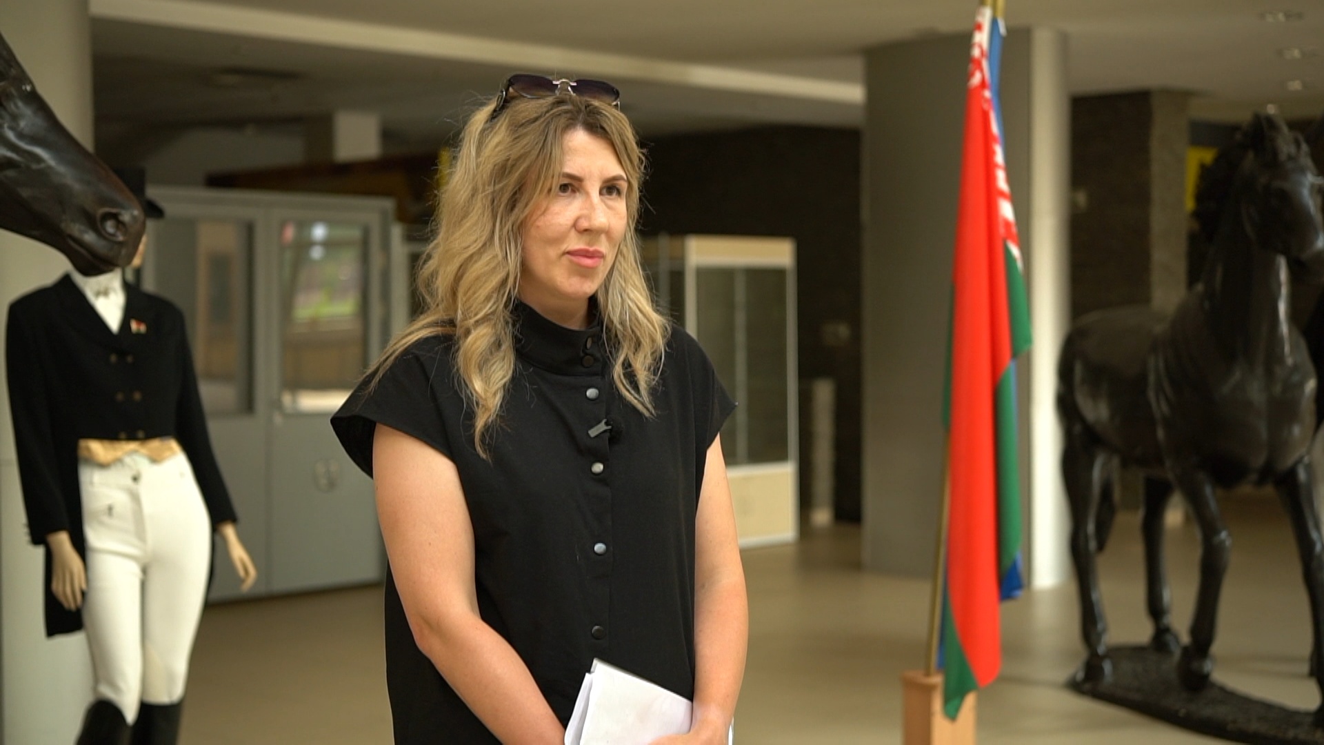 владелица лошади