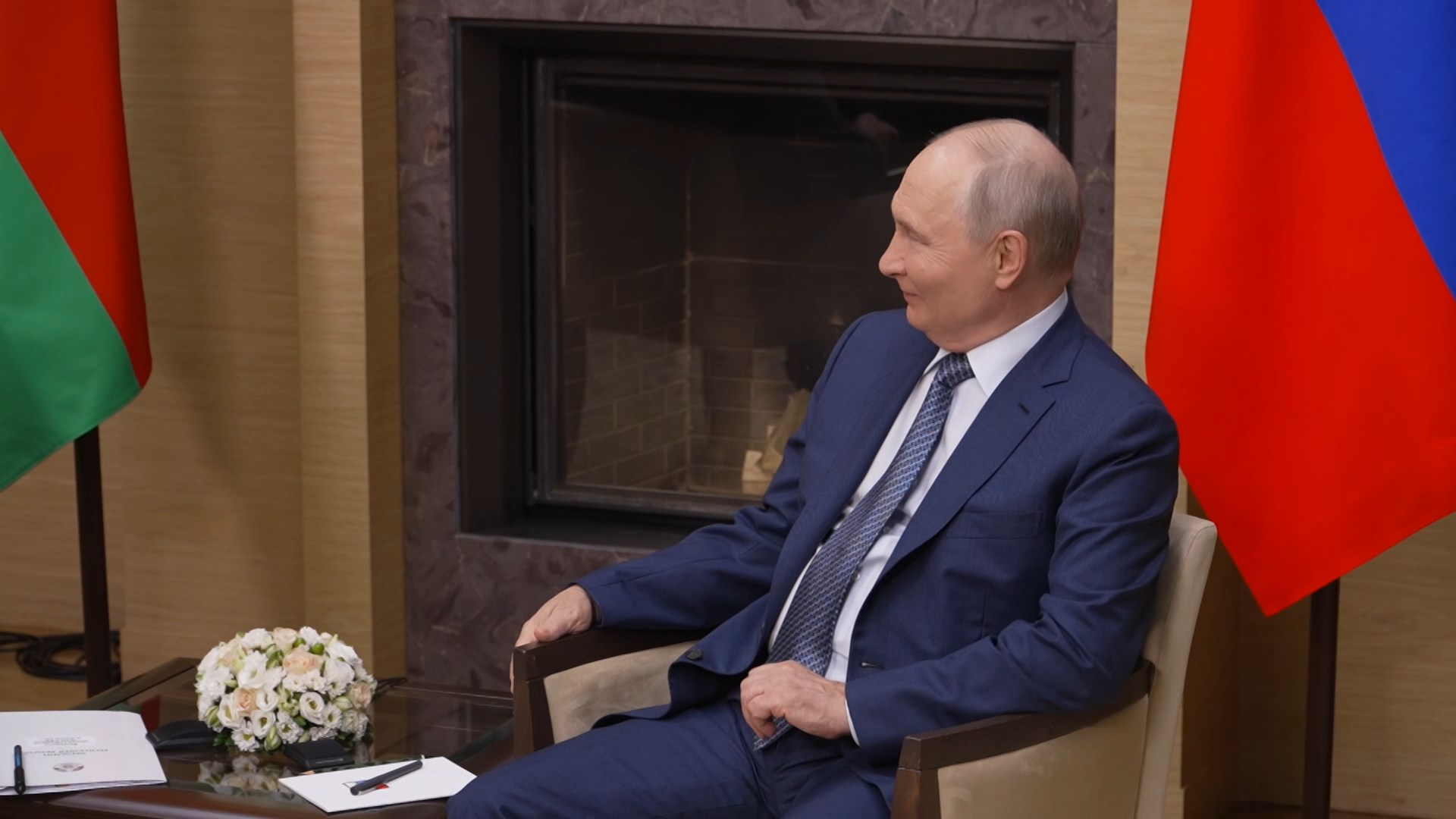 Путин тепло приветствовал Лукашенко