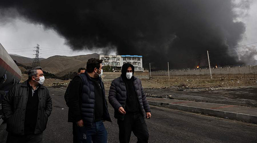 черное небо в Иране. Фото Reuters