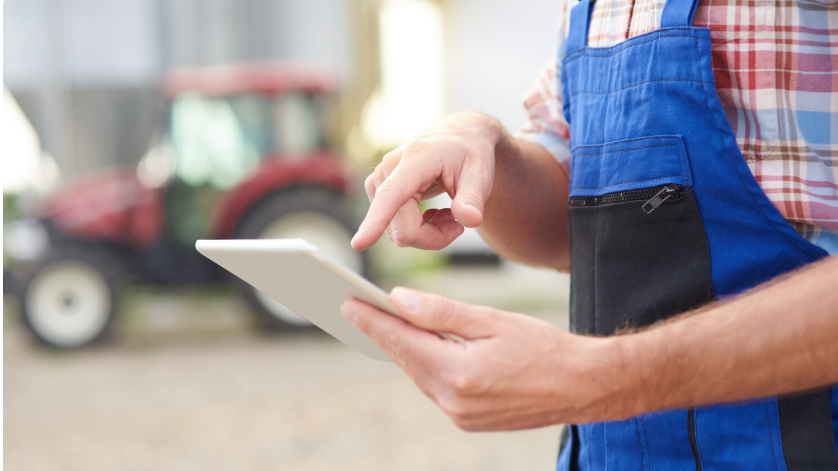 Руки рабочего. Фото freepik.com