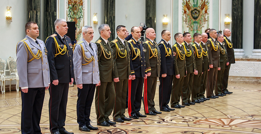 вручение генеральских погонов