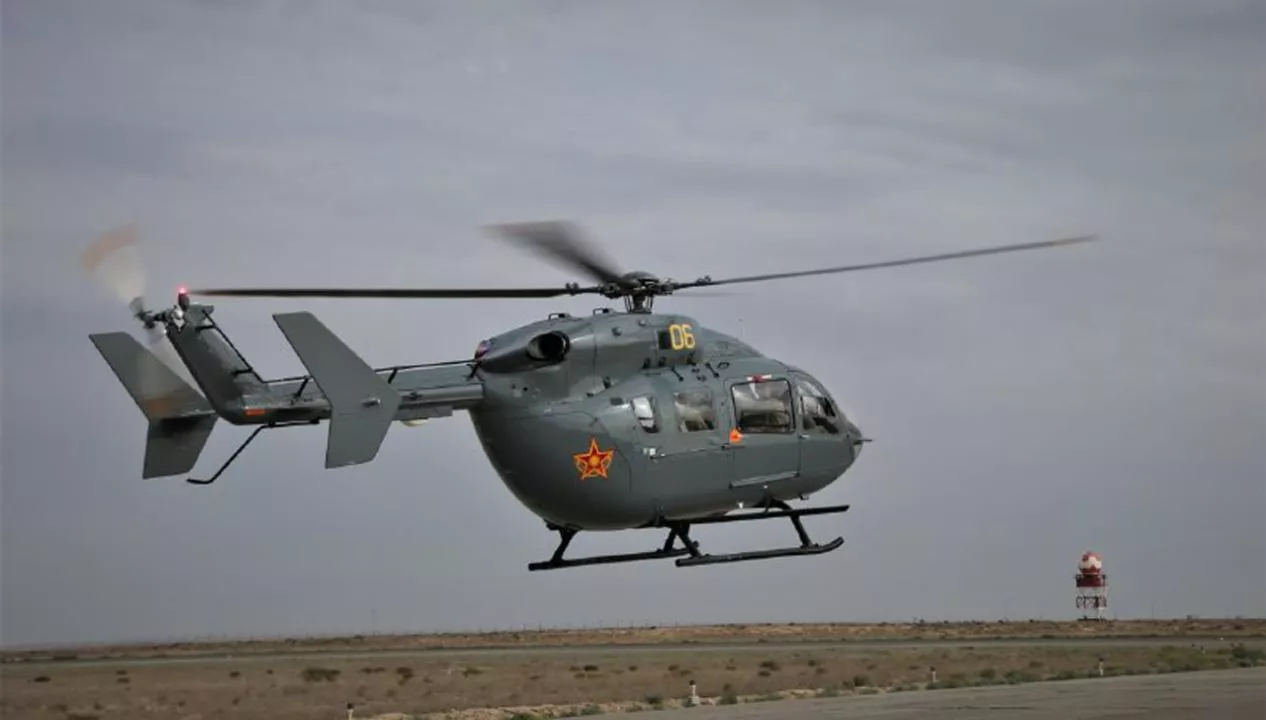 Вертолет Eurocopter EC145 приземляется