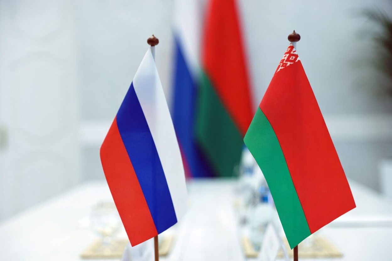 Флаги Беларуси и России