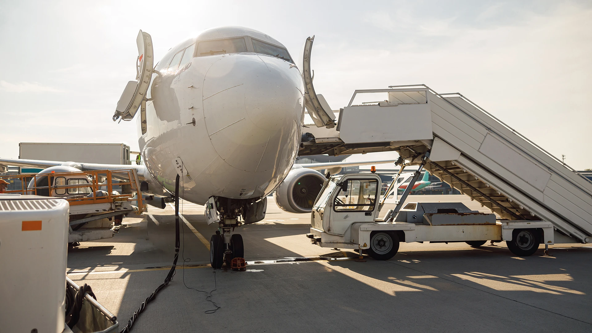 самолет в аэропорту