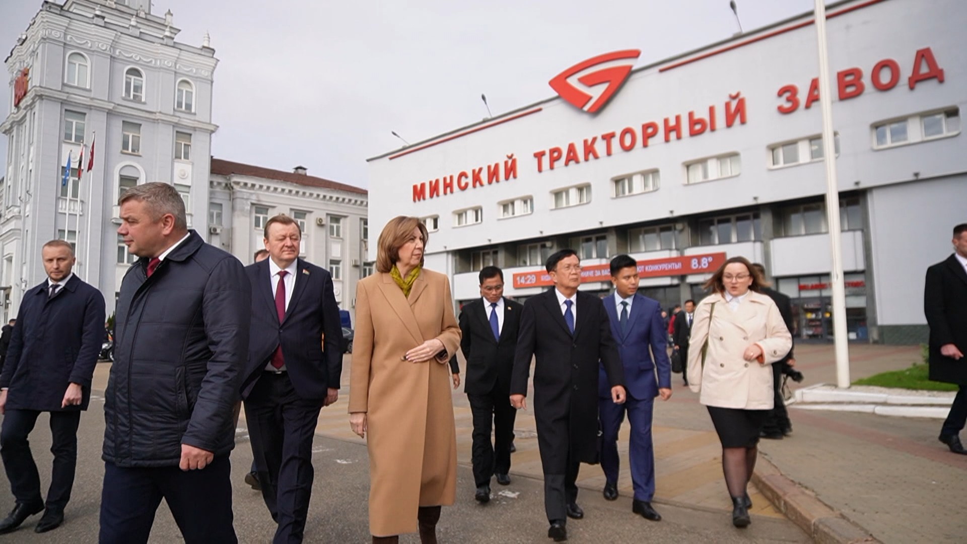 парламентарии Беларуси и Мьянмы на МТЗ