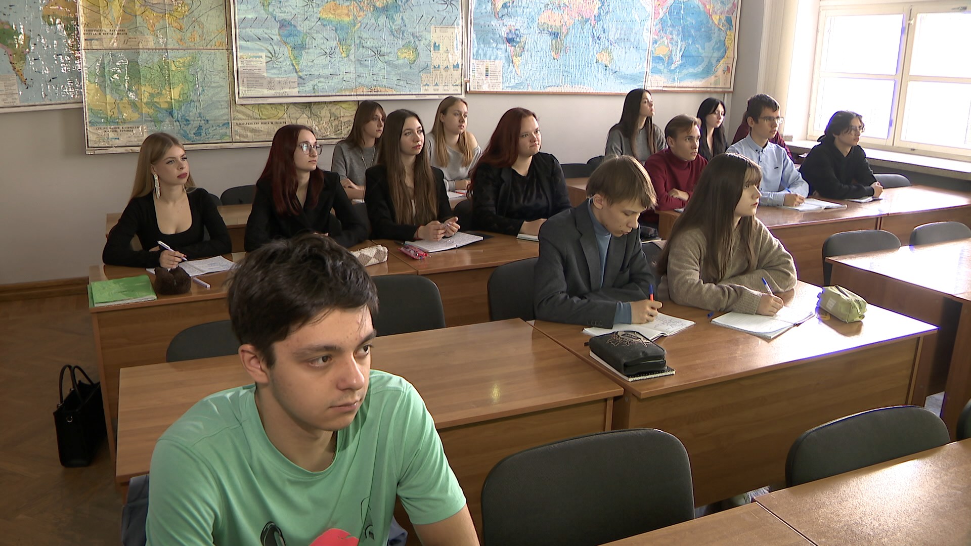 студенты в аудитории