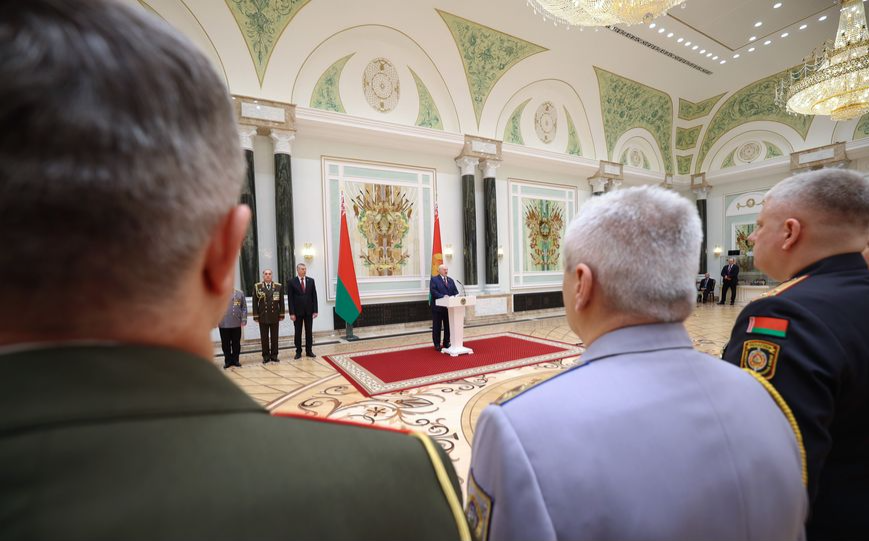 церемония вручения генеральских погон и государственных наград