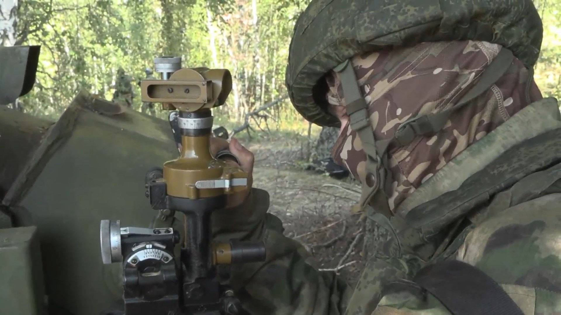 российский военный в камуфляже российский военный в камуфляже