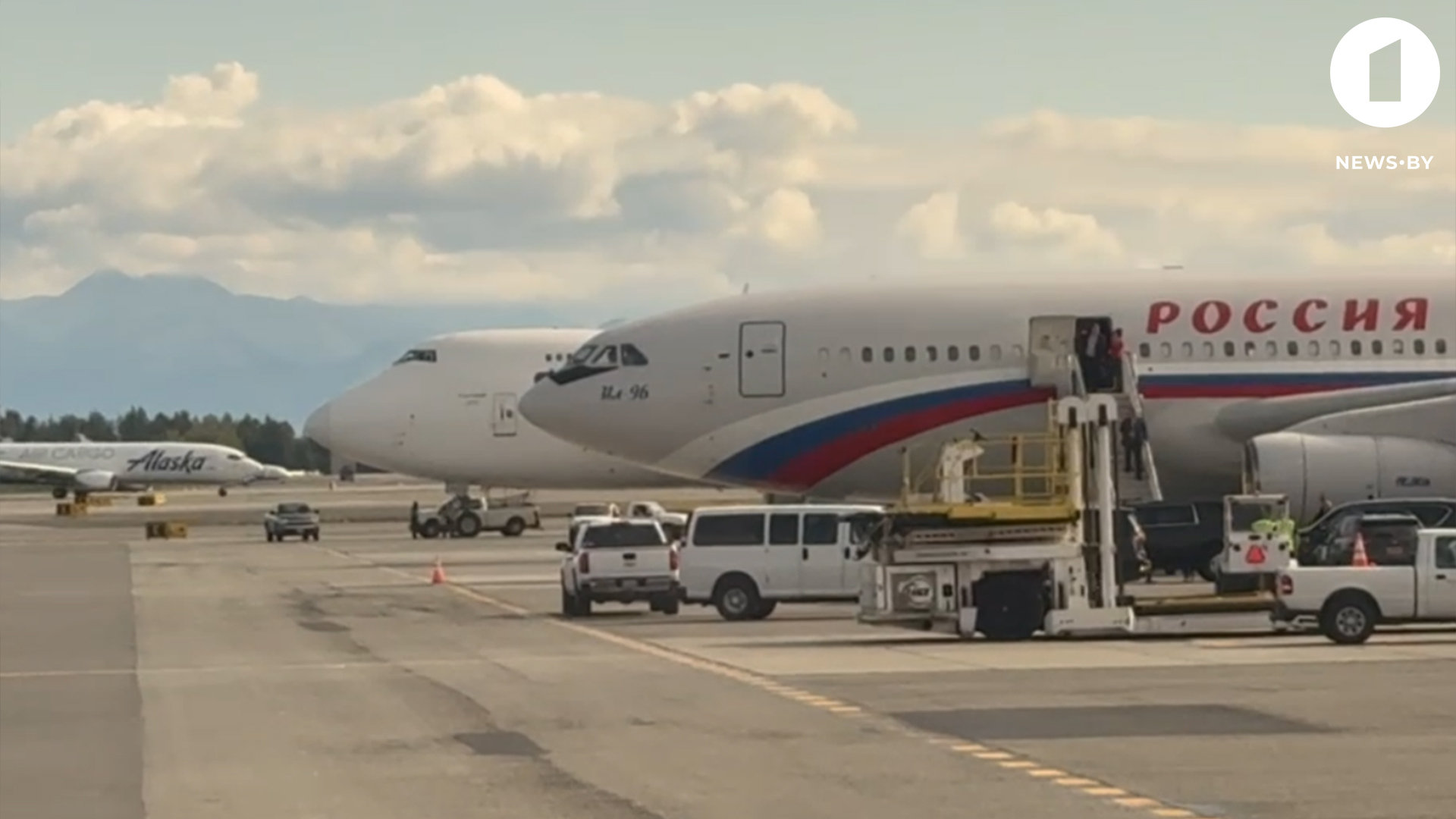 российские самолеты Ил-96 на Аляске в аэропорту Анкориджа