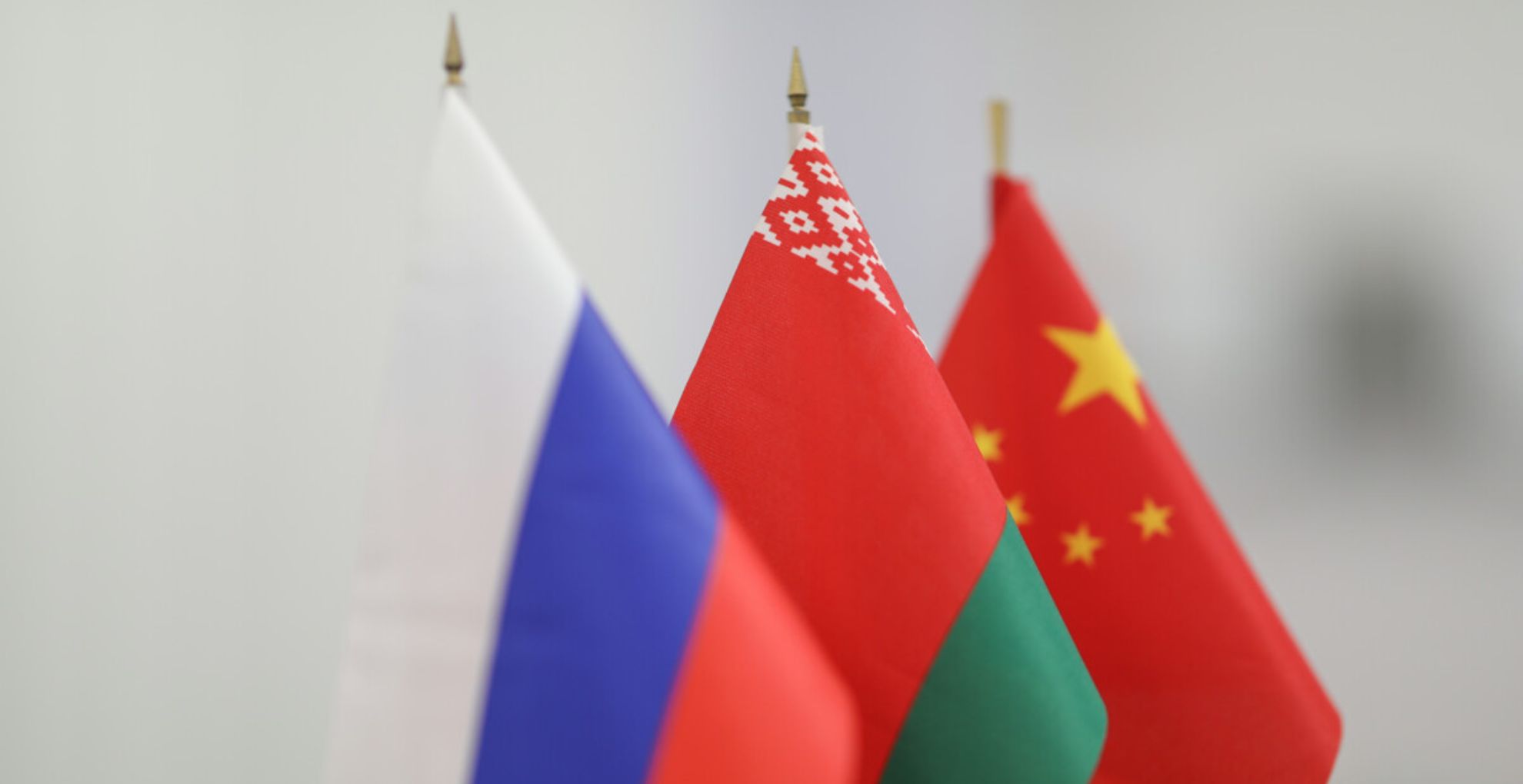 флаги беларуси, китая и россии