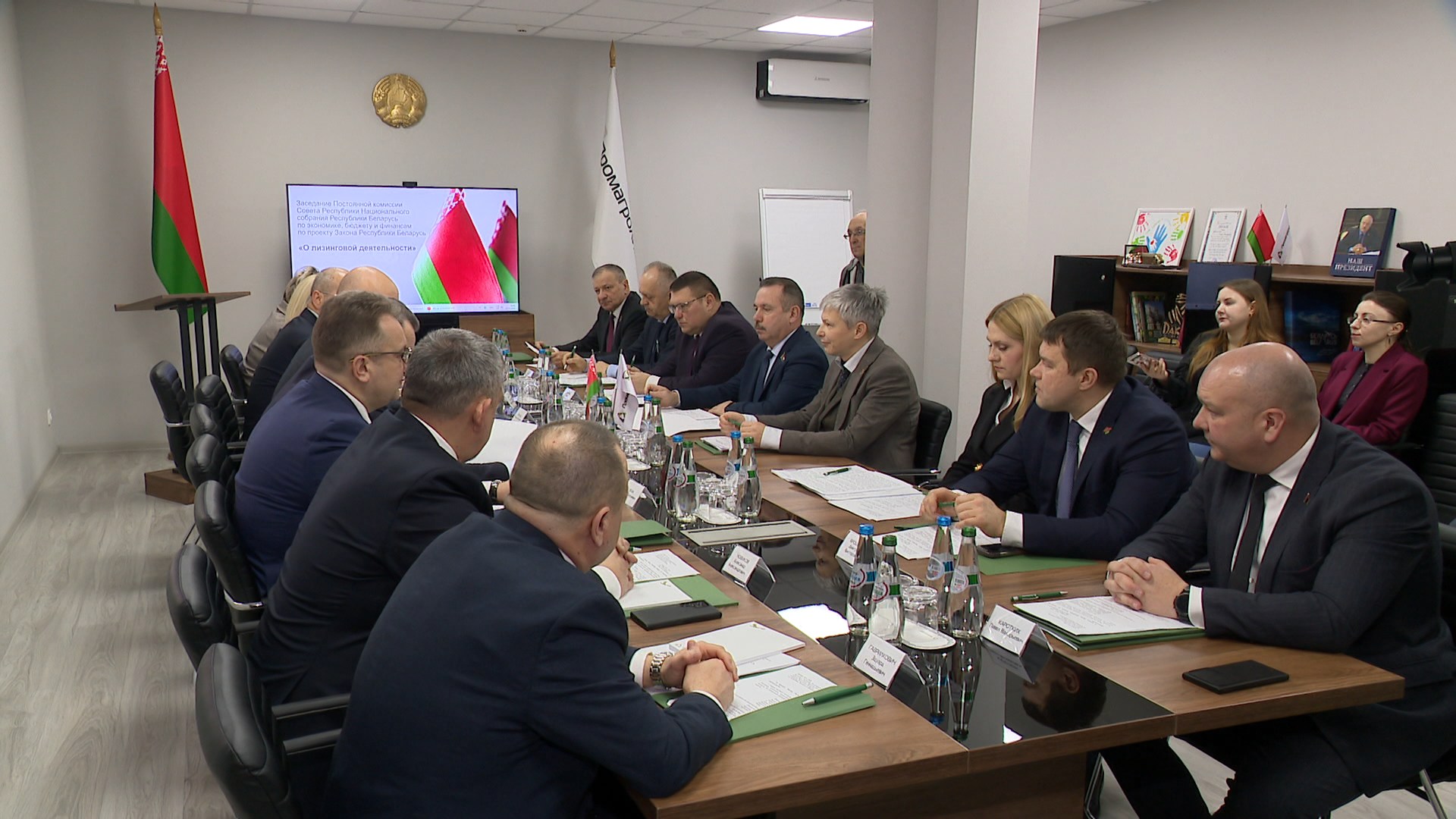 Парламентарии вместе с Национальным банком и Министерством экономики готовят первый в истории страны закон о лизинговой деятельности