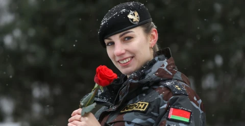 Грации белорусского ОМОНа: как девушки в погонах совмещают женственность с силой и выносливостью