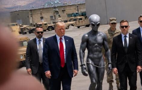 Дональд Трамп и ИИ-сгенерированный пришелец