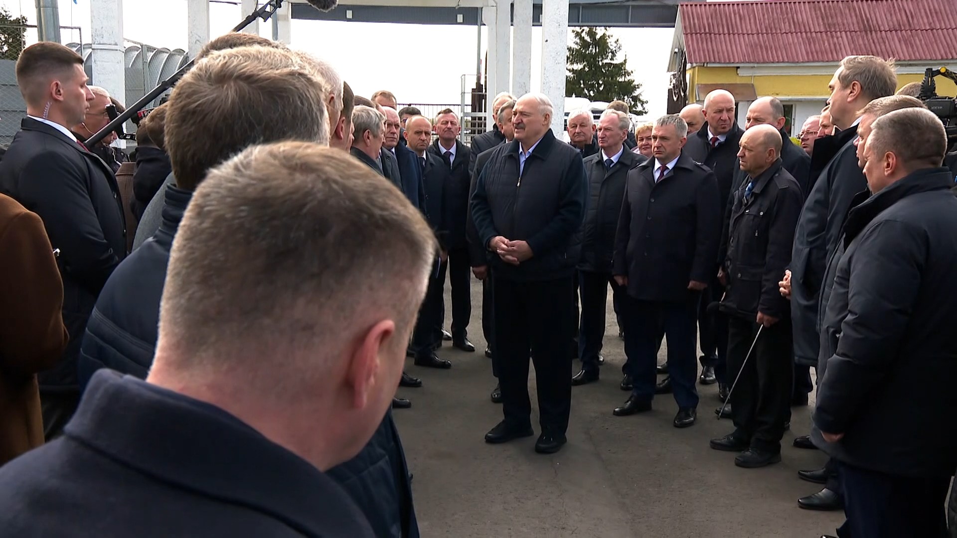 Президент Беларуси Александр Лукашенко в комплексе "Агро-Лясковичи"