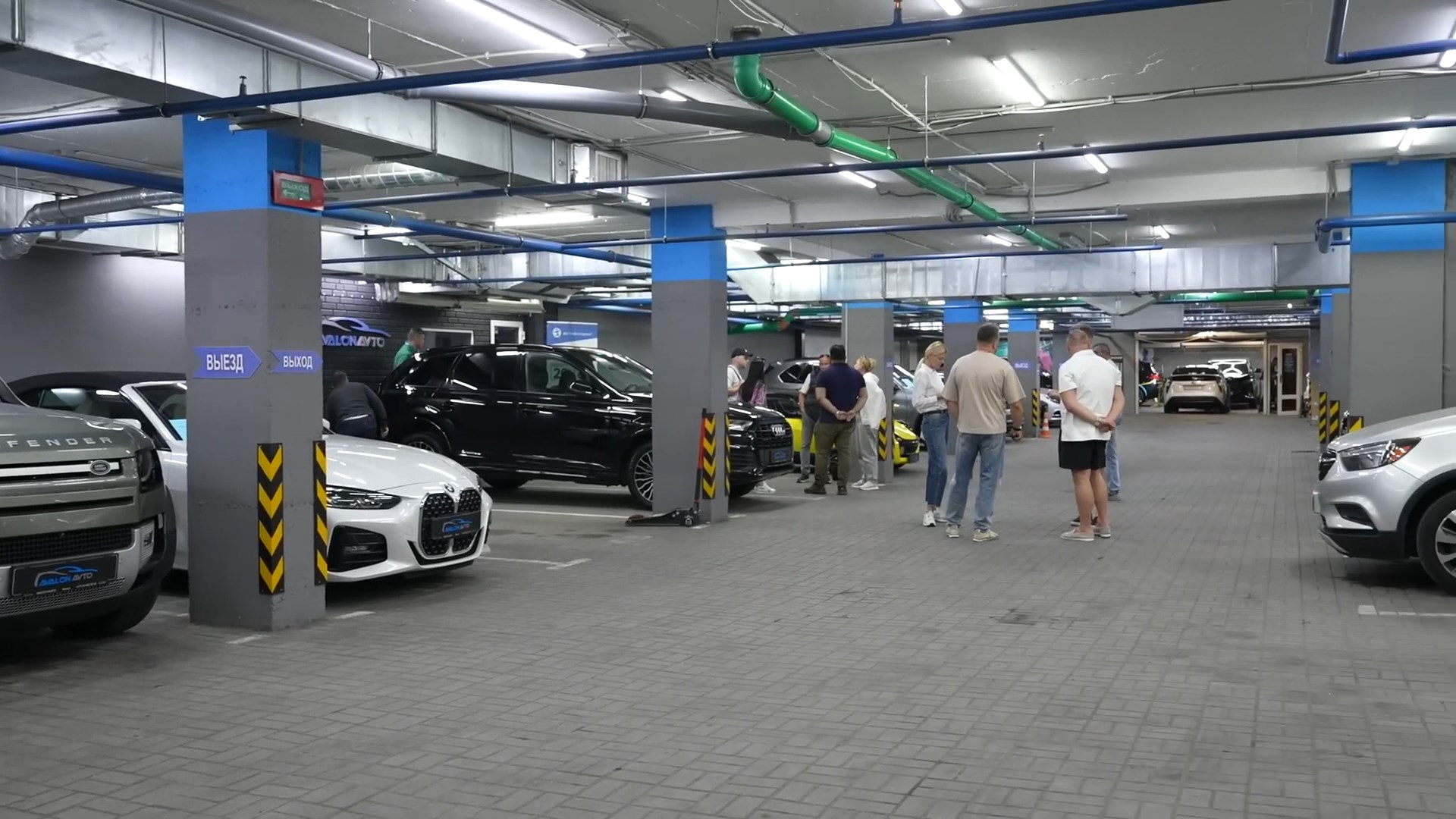 стоянка автохауса "Авалон Авто"