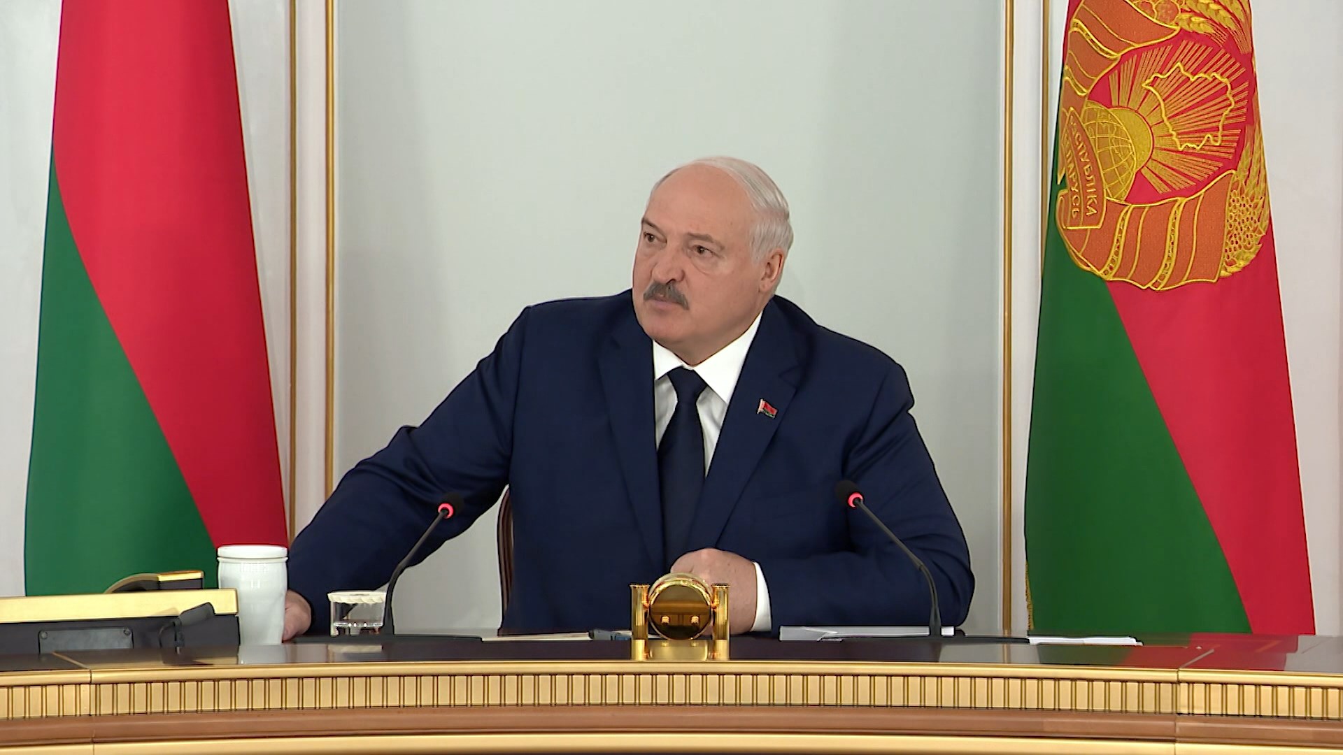 Президент Беларуси Александр Лукашенко Александр Лукашенко во время селекторного совещания 18 июля