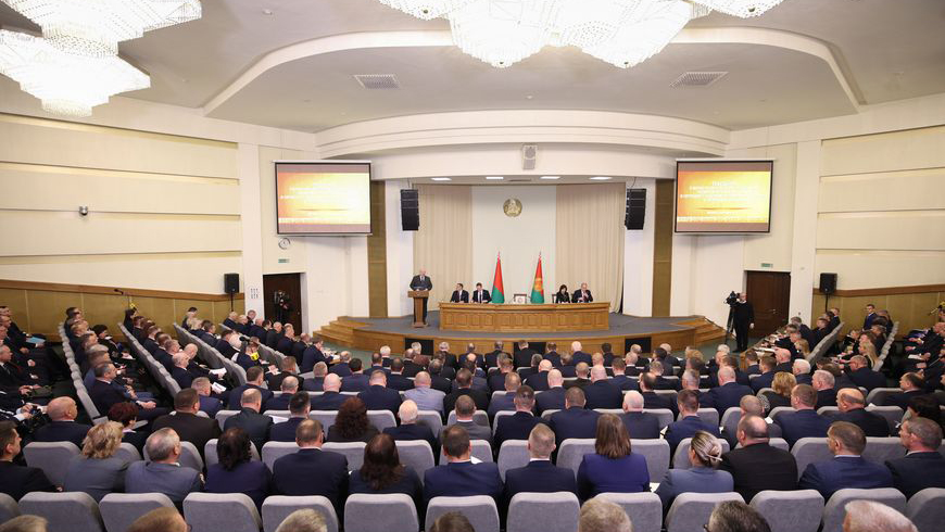 Лукашенко призвал к усилению ответственности руководителей на местах Совещание в Беларуси с Президентом