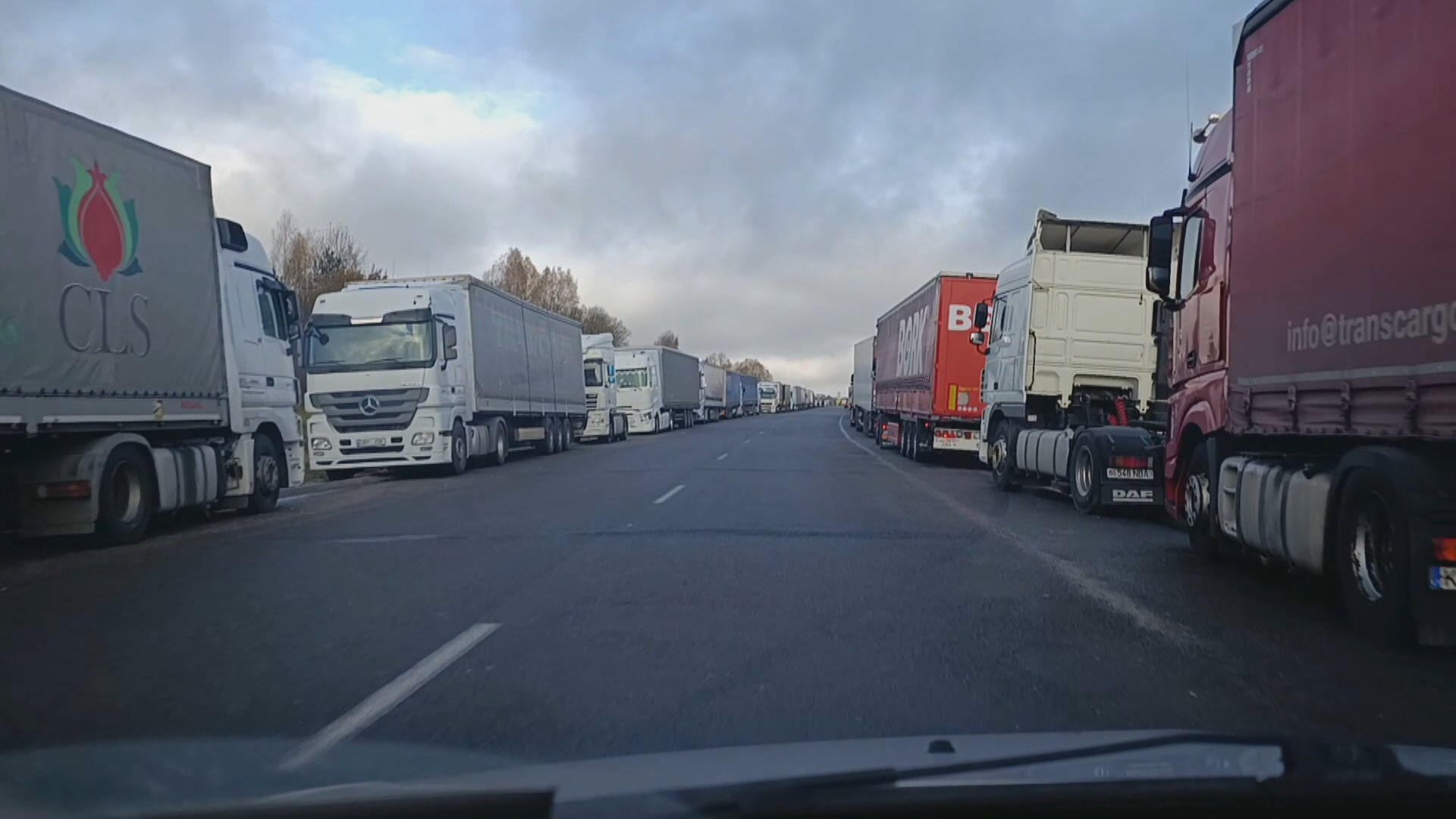 На границе скопились сотни литовских фур