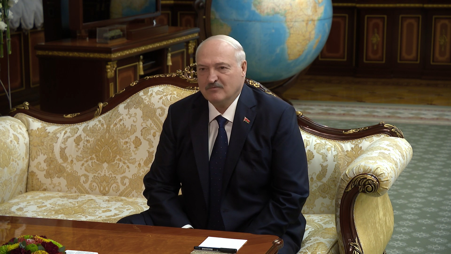 Президент Беларуси на встрече с Сергеем Лавровым во Дворце Независимости