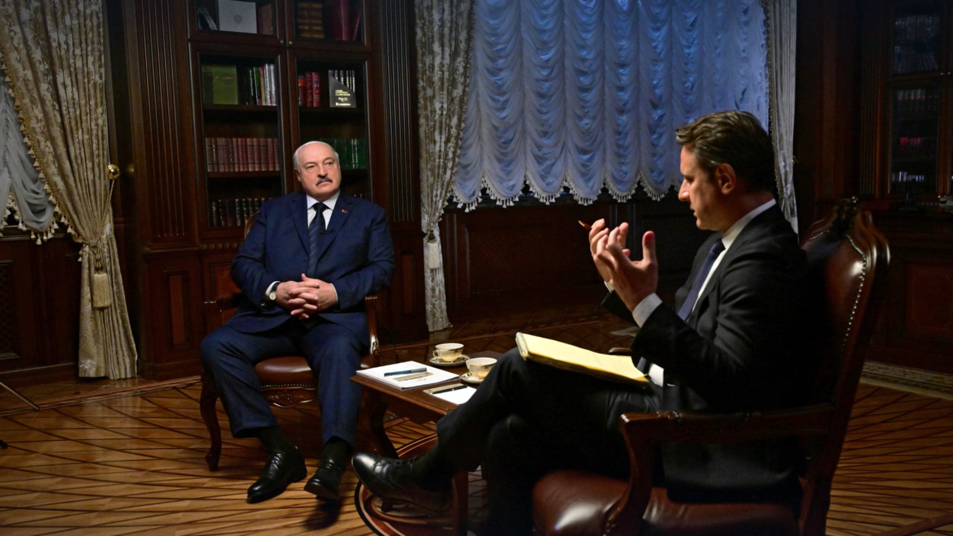 Александр Лукашенко, Саймон Шустер