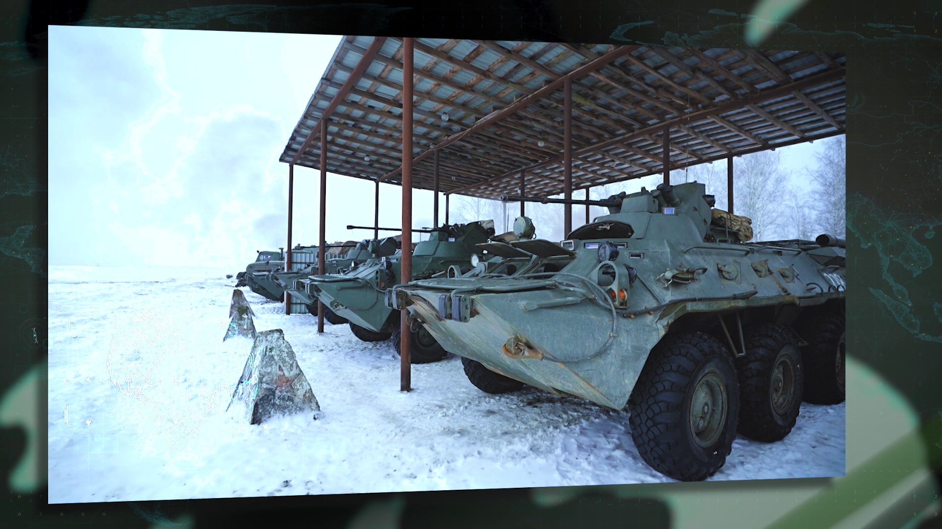 танки под навесом зимой