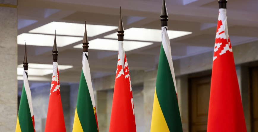 флаги беларуси и зимбабве, сотрудничество беларуси и зимбабве