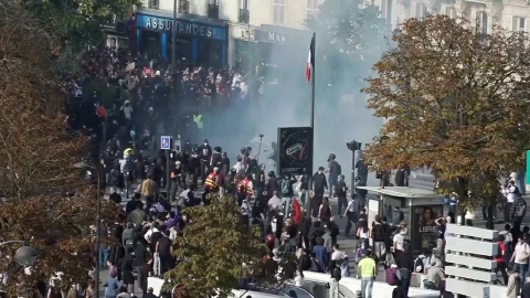 Более 70 % французов поддерживают требования старшеклассников на протестах