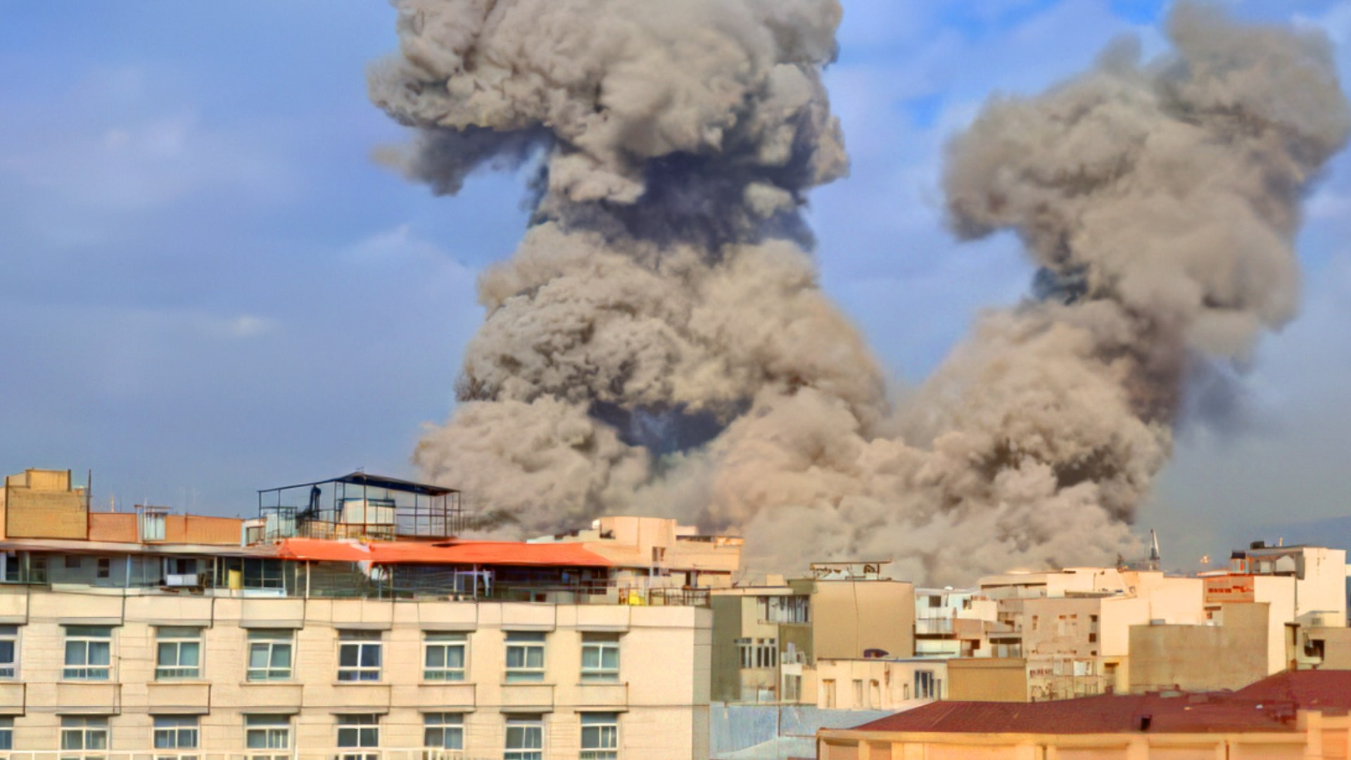 дым от взрывов