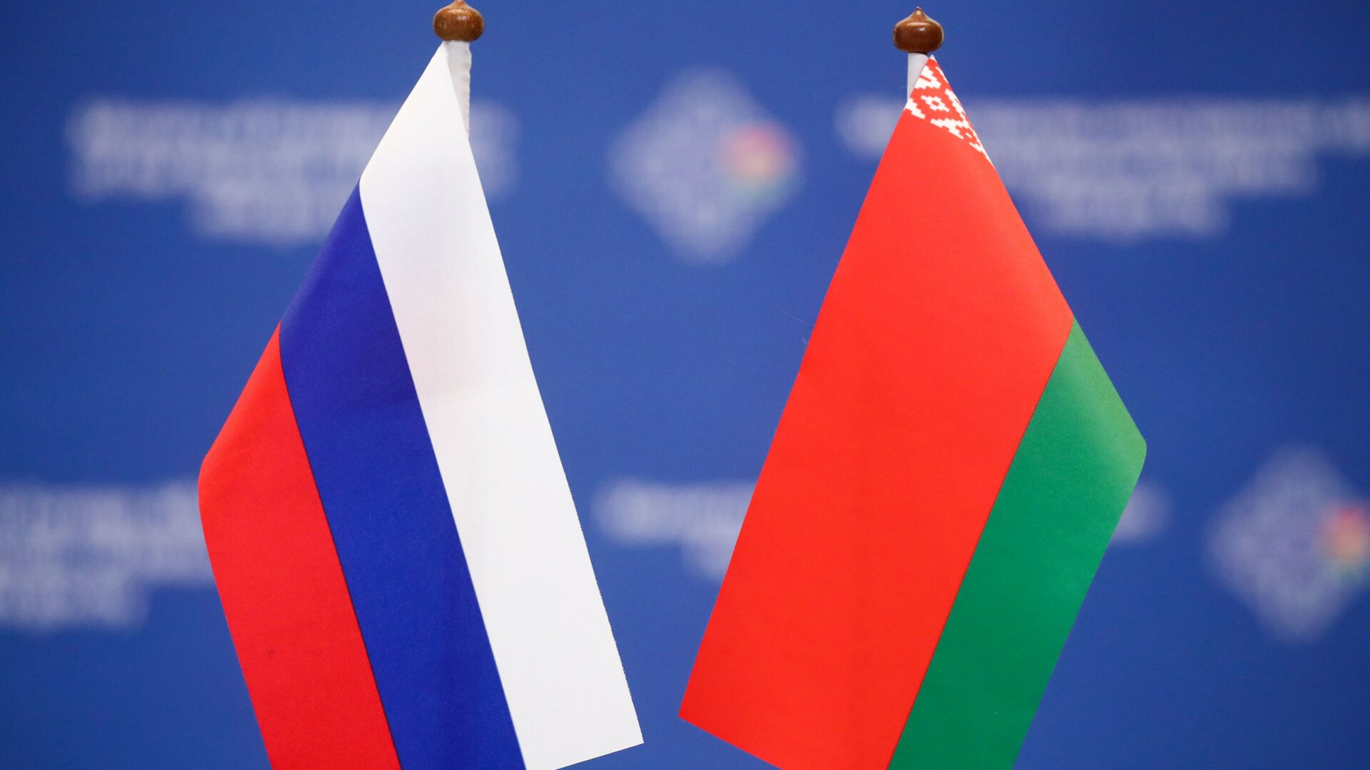Флаги Беларуси и России