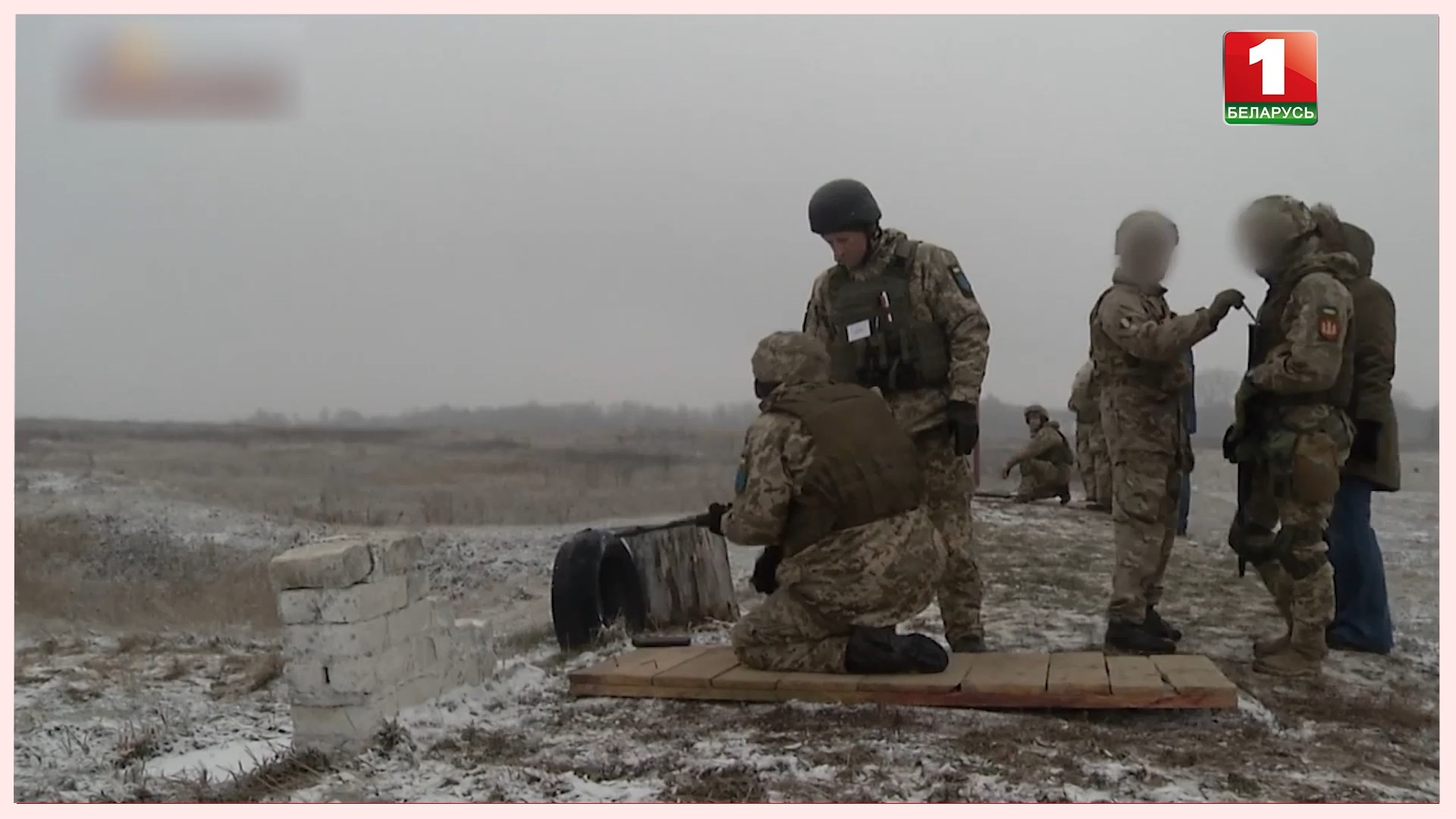 военные в поле