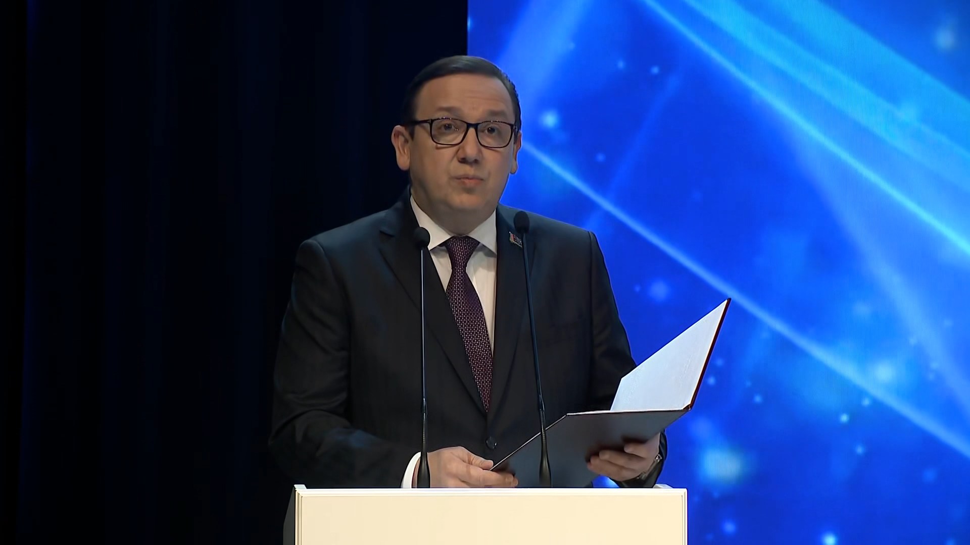 Владимир Перцов зачитал поздравление от Президента