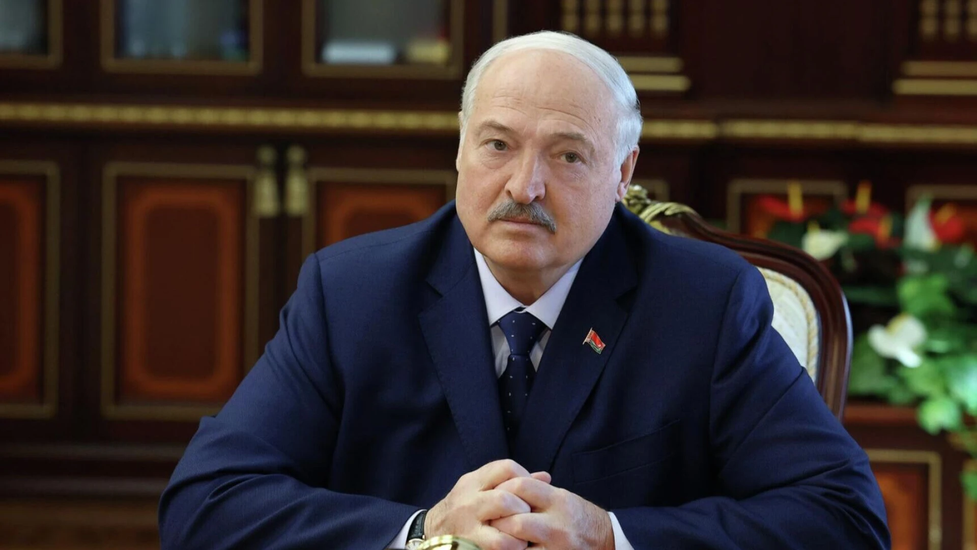Александру Лукашенко доверяет подавляющее большинство белорусов - результаты социсследования