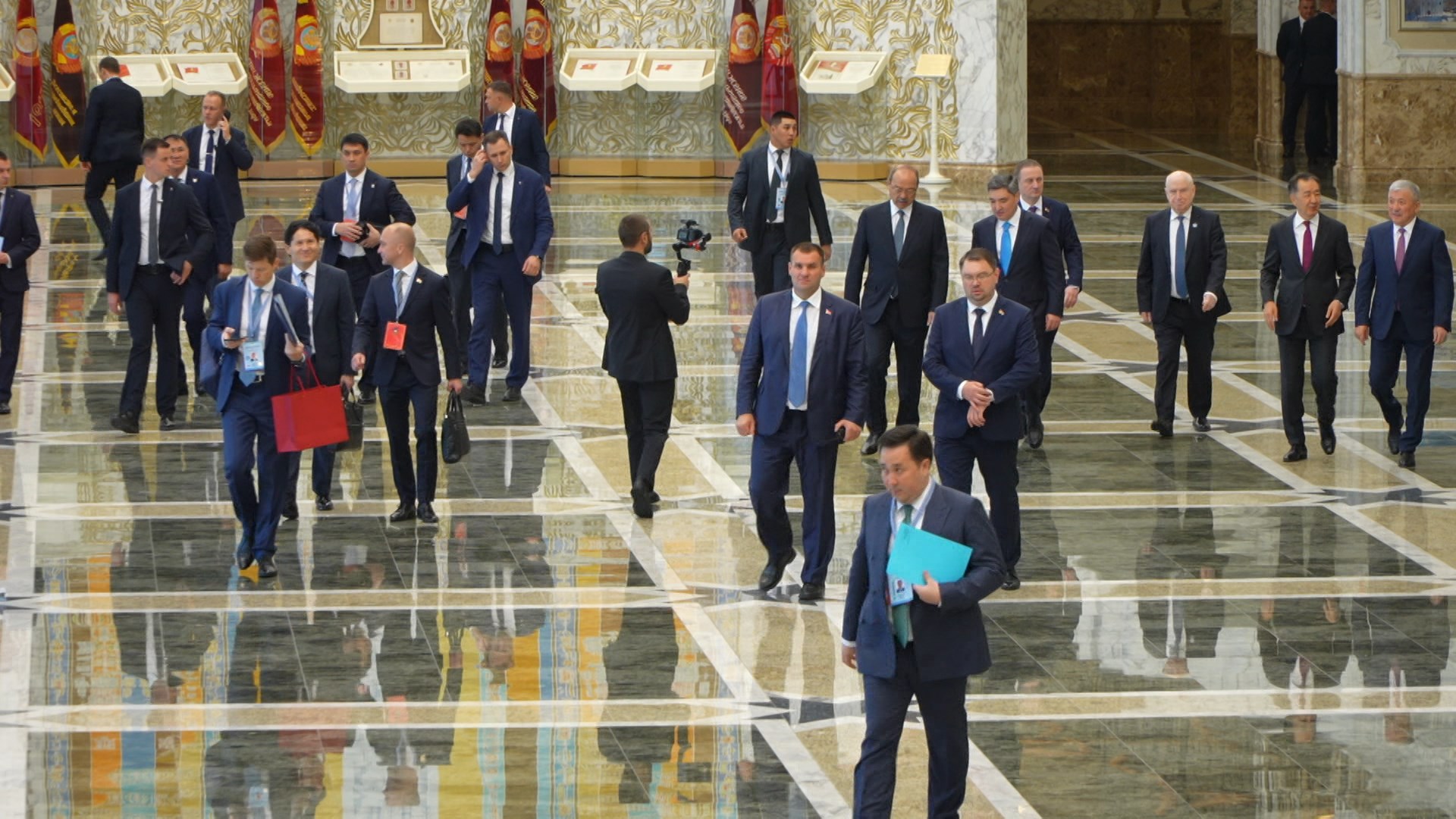 главы правительств ЕАЭС приехали во Дворец Независимости