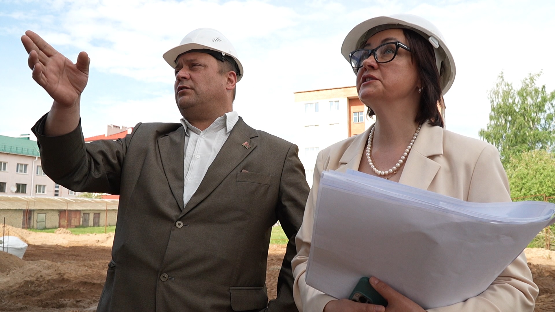 специалисты на стройплощадке