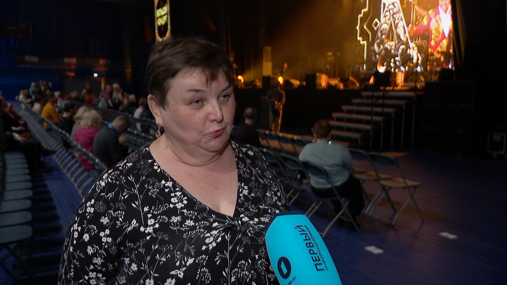 посетительница концерта