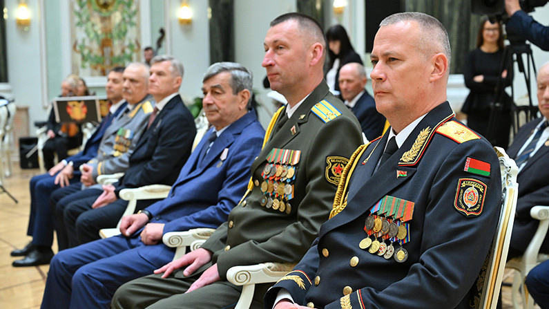Лукашенко о белорусах: Мы прославляем Родину прежде всего трудовыми победами Люди с госнаградами в Беларуси
