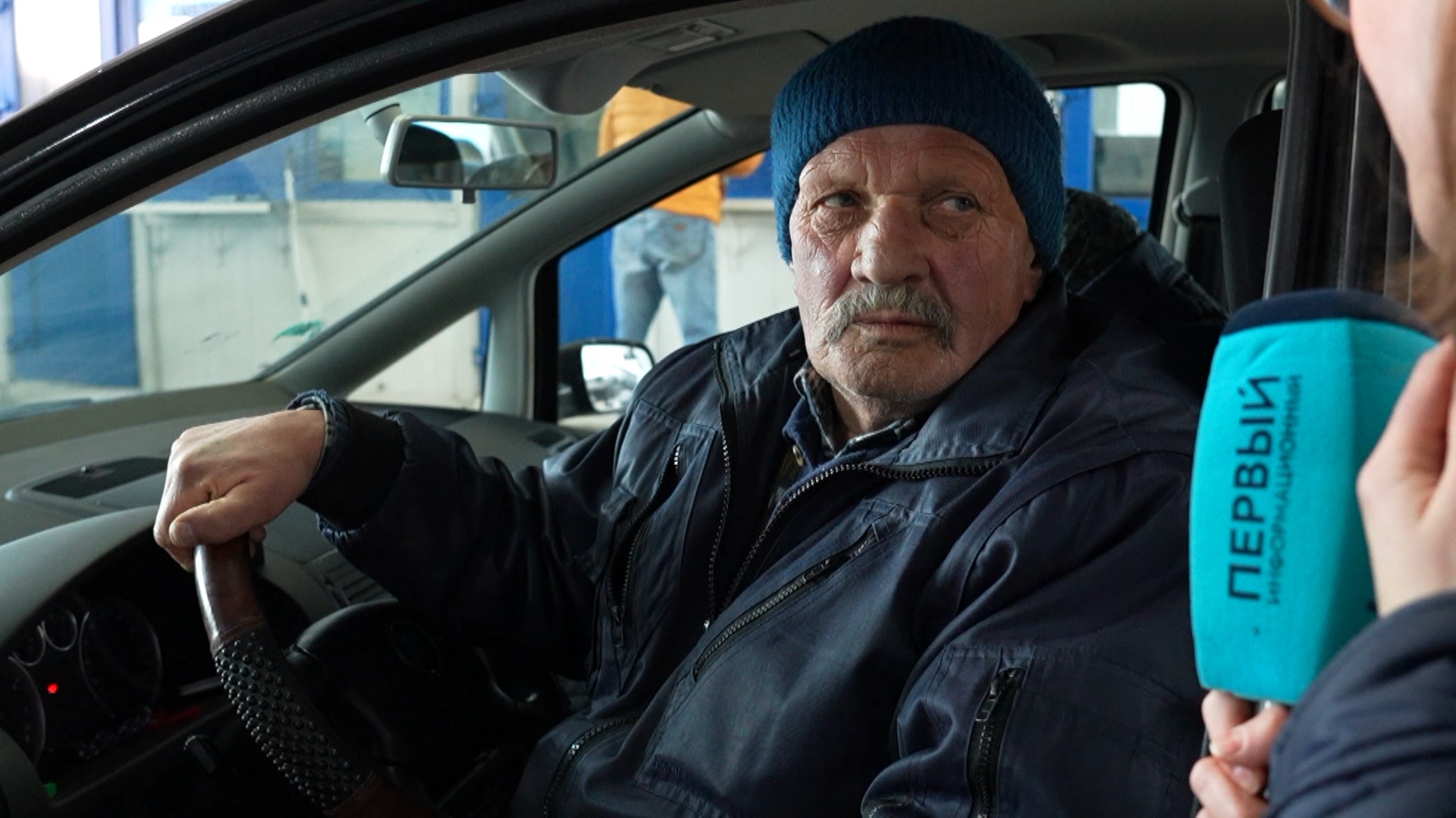 70-летний водитель