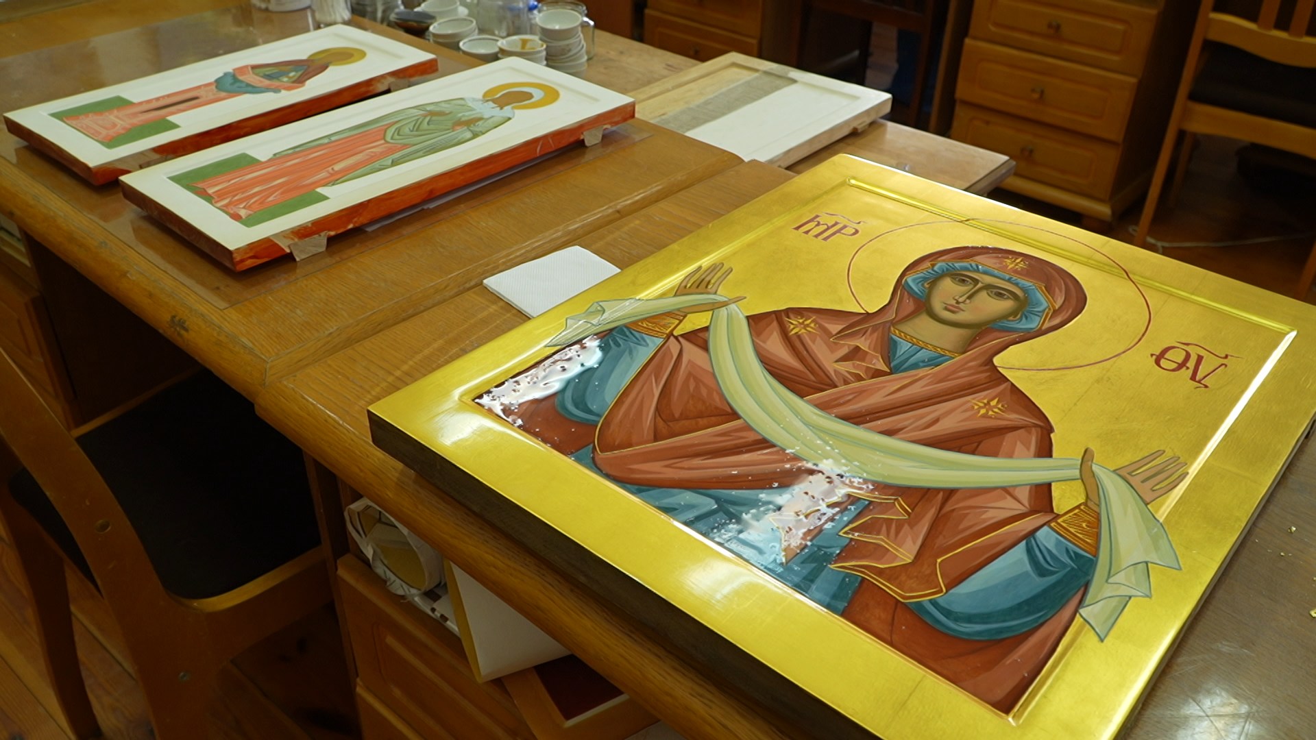 Икона с золотым фоном