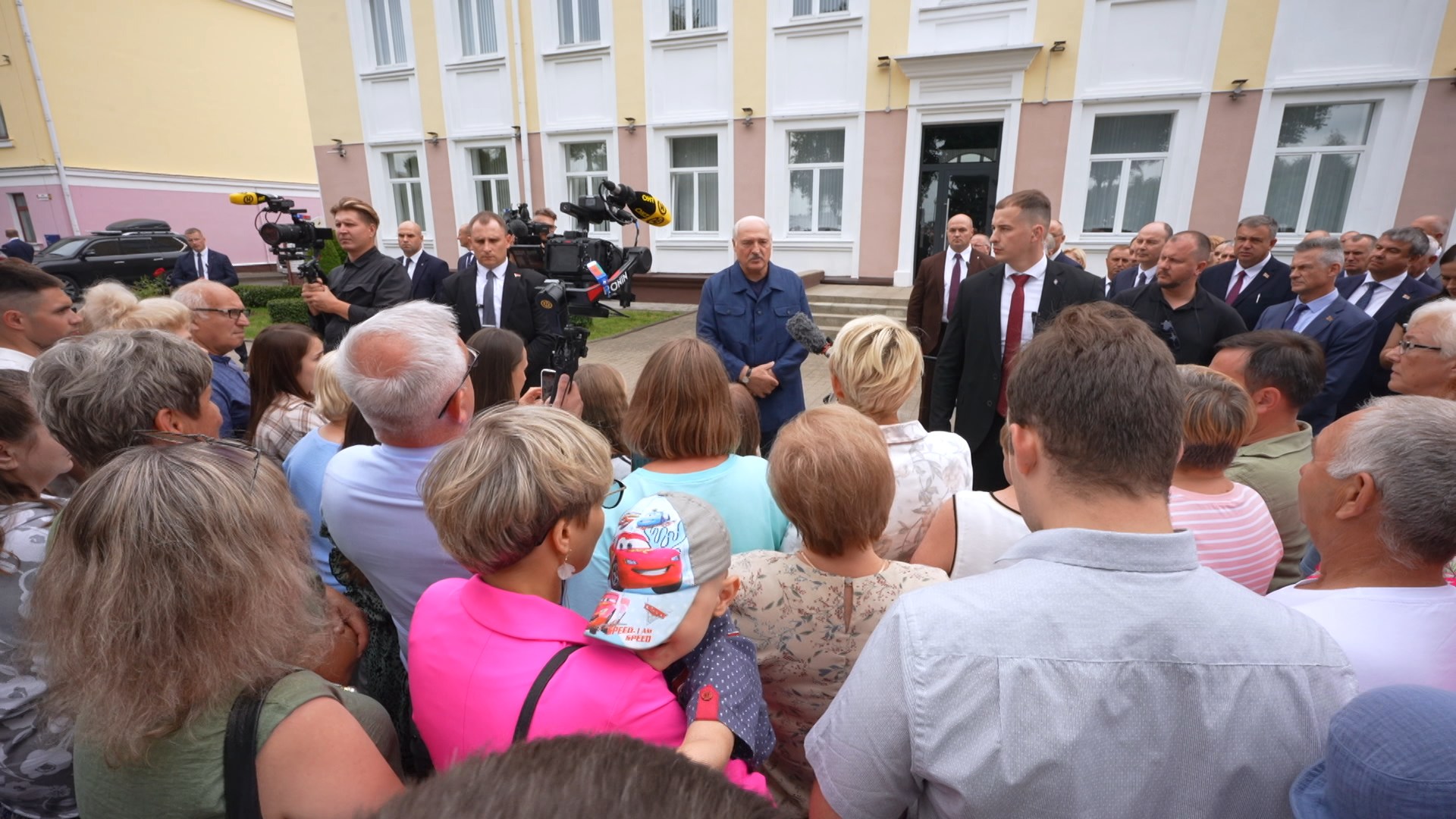Александр Лукашенко с народом