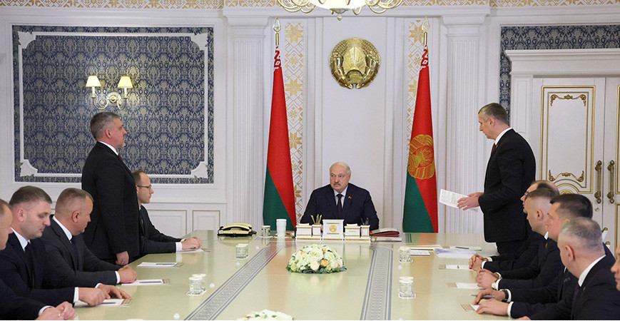 Президент Беларуси во время принятия кадровых решений