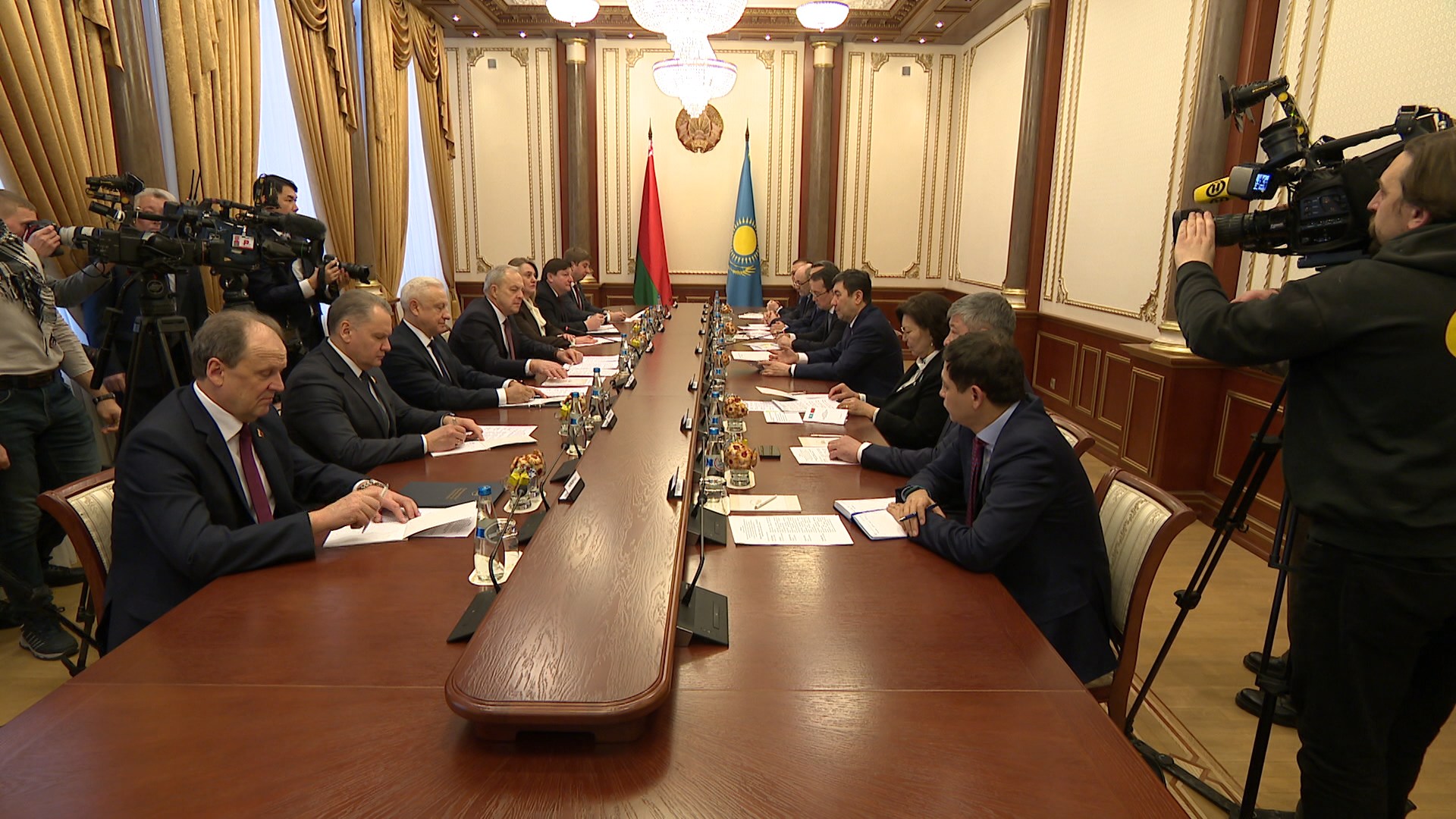 Переговоры в Палате представителей