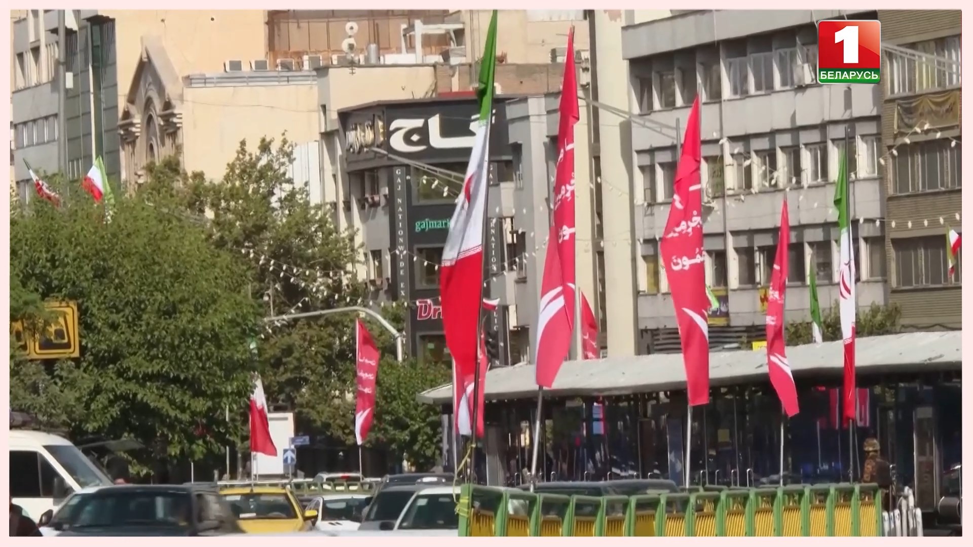 Иран и флаги на улицах