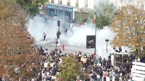 Во Франции с начала школьных протестов задержано более 6,6 тыс. человек