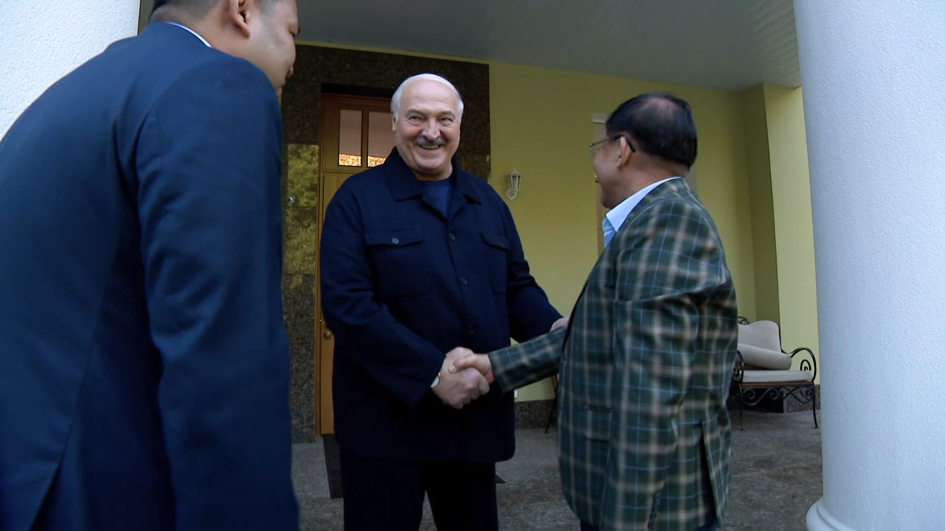 Александр Лукашенко, Мин Аун Хлайн