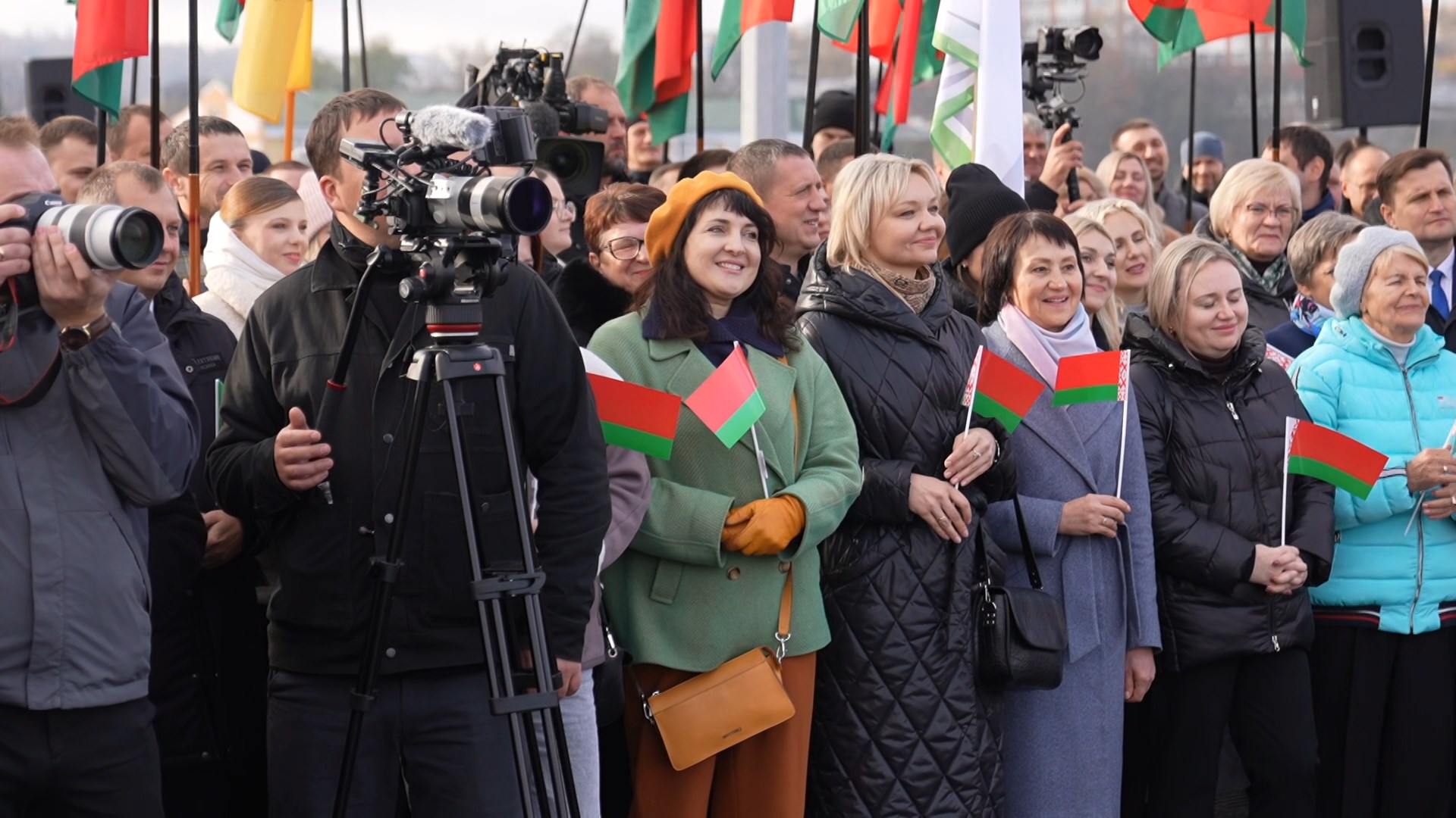 местные жители Мозыря на открытии моста местные жители Мозыря на открытии моста