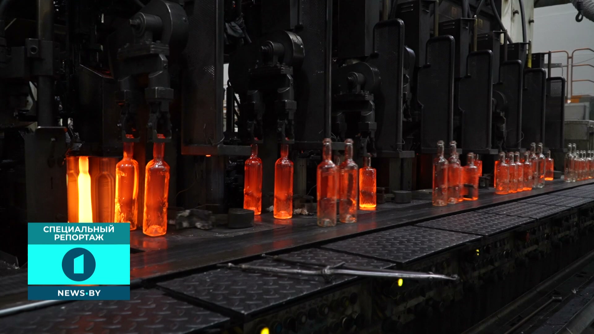 стеклянные бутылки на производстве