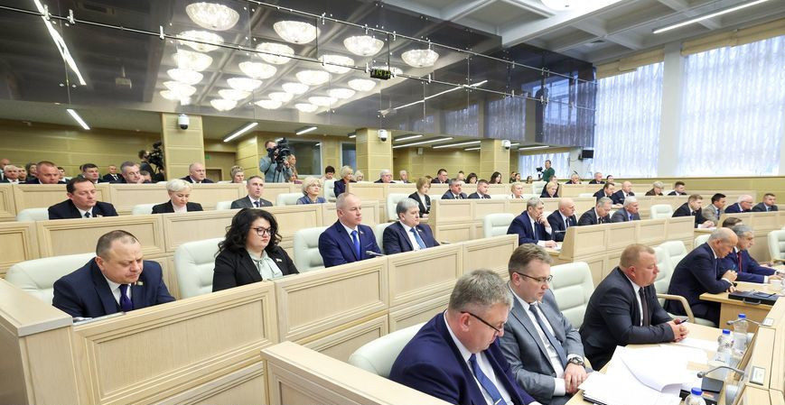 заседание четвертой сессии Совета Республики Национального собрания восьмого созыва