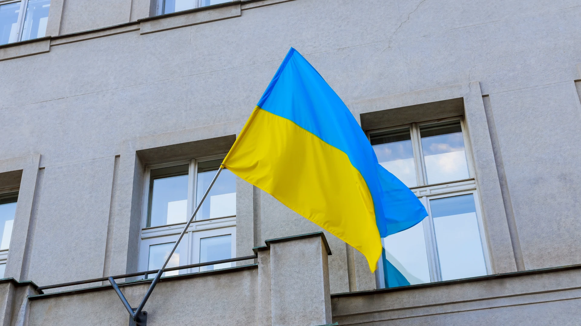 Флаг Украины на здании