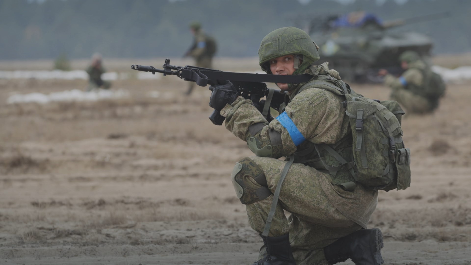 Солдат на военных учениях